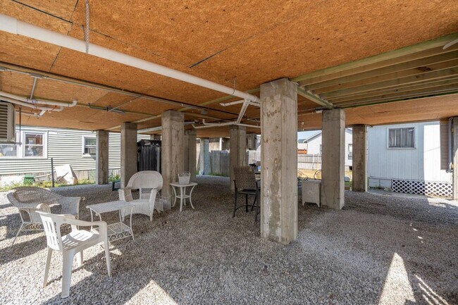 Building Photo - 16 Riverview, 1, 2, and 3