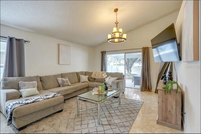 Building Photo - 739 Delancey Dr