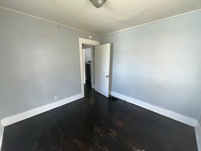 Building Photo - 802 N 71st St