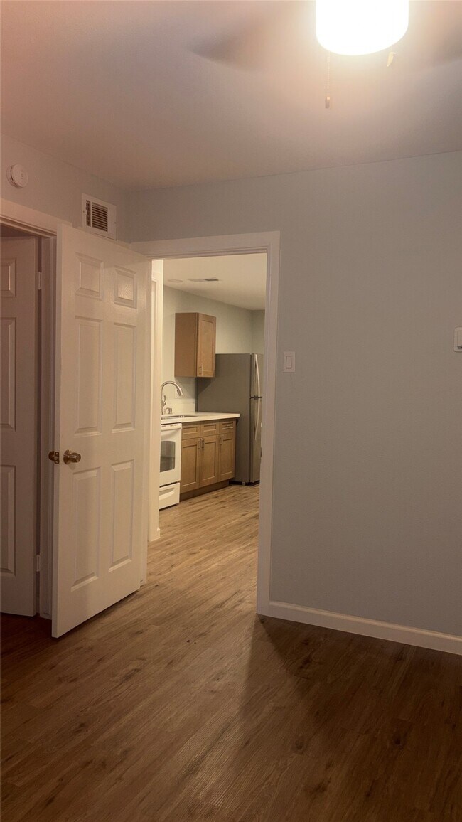 Building Photo - 4624 Bell St