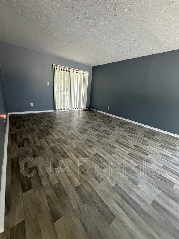 Building Photo - 949 Pine Oak Trail