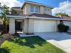 Building Photo - 4 Bed 3 Bath In Brentwood (Recently Updated)