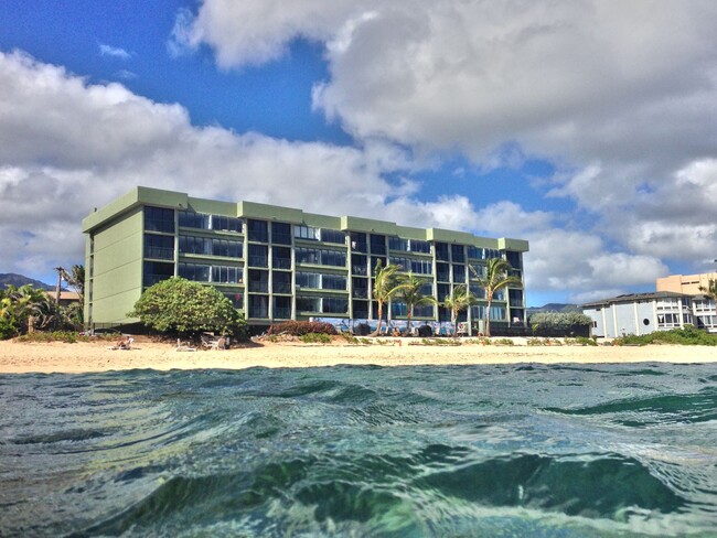 Building Photo - BEACH FRONT Waialua Penthouse 2/2/1pkg