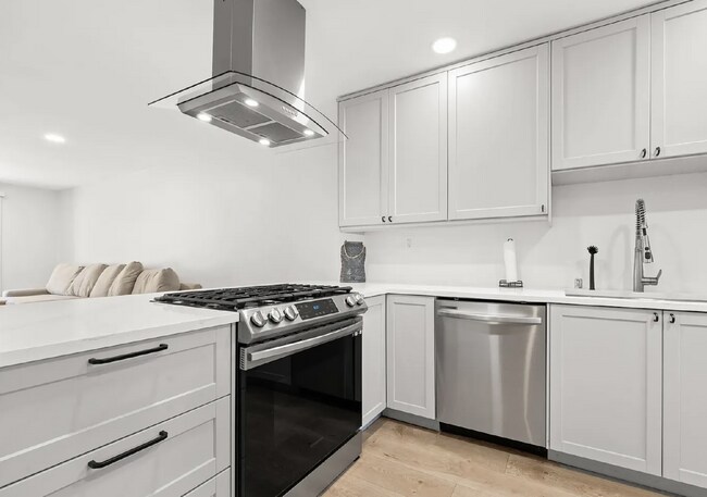 Building Photo - $3,750 - 3 Bed / 2.5 Bath Townhome in San Diego Near SDSU