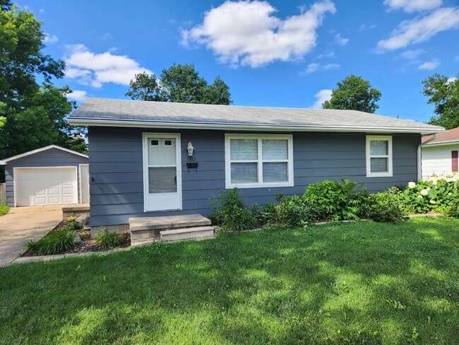 Primary Photo - 1302 SW Lynn Dr