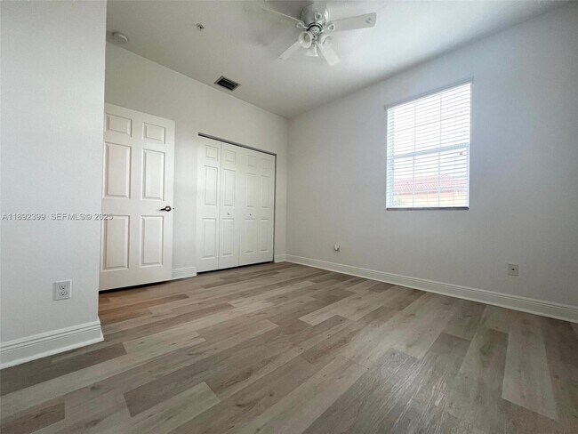 Building Photo - 1423 SW 147th Ave