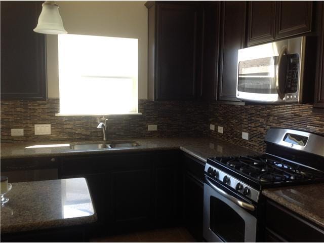 Building Photo - 805 Royal Burgess Dr