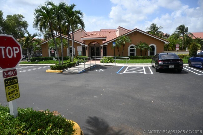 Building Photo - 8721 Wiles Rd