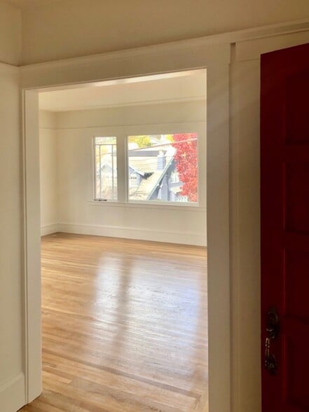 Building Photo - 487 Fairbanks Ave