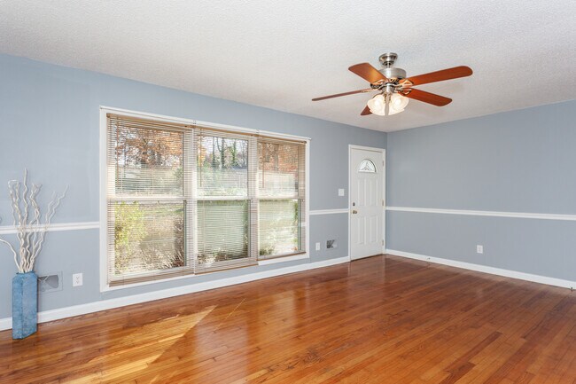 Building Photo - 3405 Melrose Dr