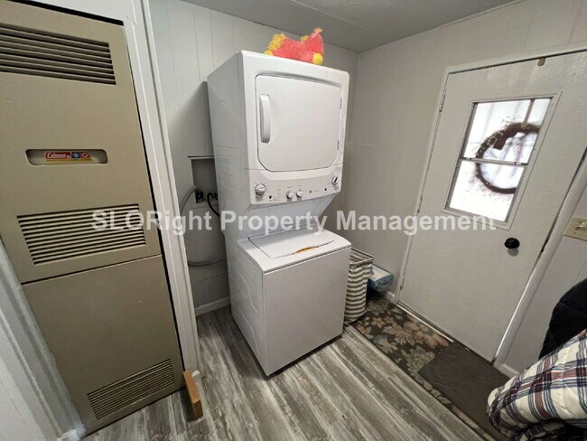 Building Photo - AVAILABLE SEPTEMBER - MOVE IN SPECIAL RATE- 55+ Community - 2 Bed / 2 Bath