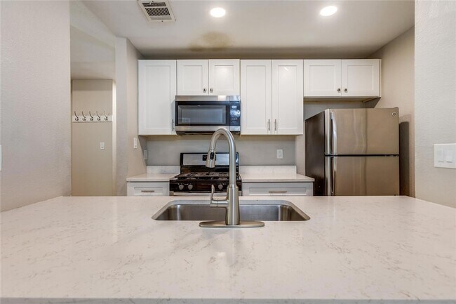 Building Photo - 11301 Nicole Cove