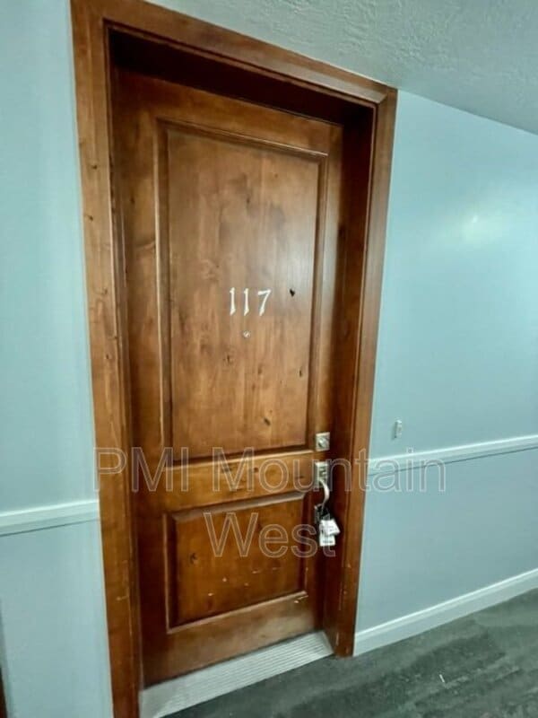 Building Photo - 88 S 900 E