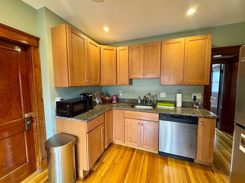 Building Photo - 141 Walworth St