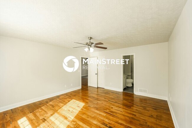 Building Photo - 3 Bedroom Pet-Friendly Home in Stockbridge, GA with Main Street Renewal