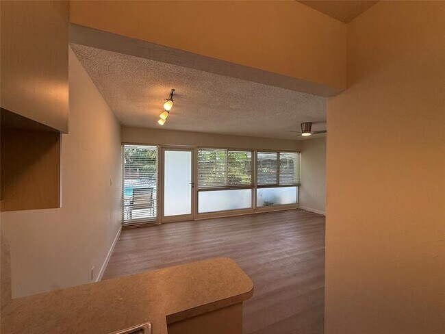 Building Photo - 4009 NE 21st Ave