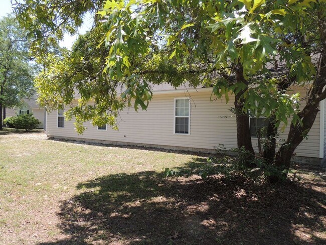 Building Photo - 3 Bedroom, 2 Bath House Available On Wesle...