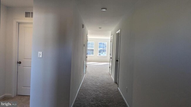 Building Photo - 11 Edinburgh Ct