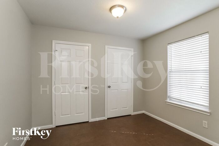 Building Photo - 10419 Royal York Dr