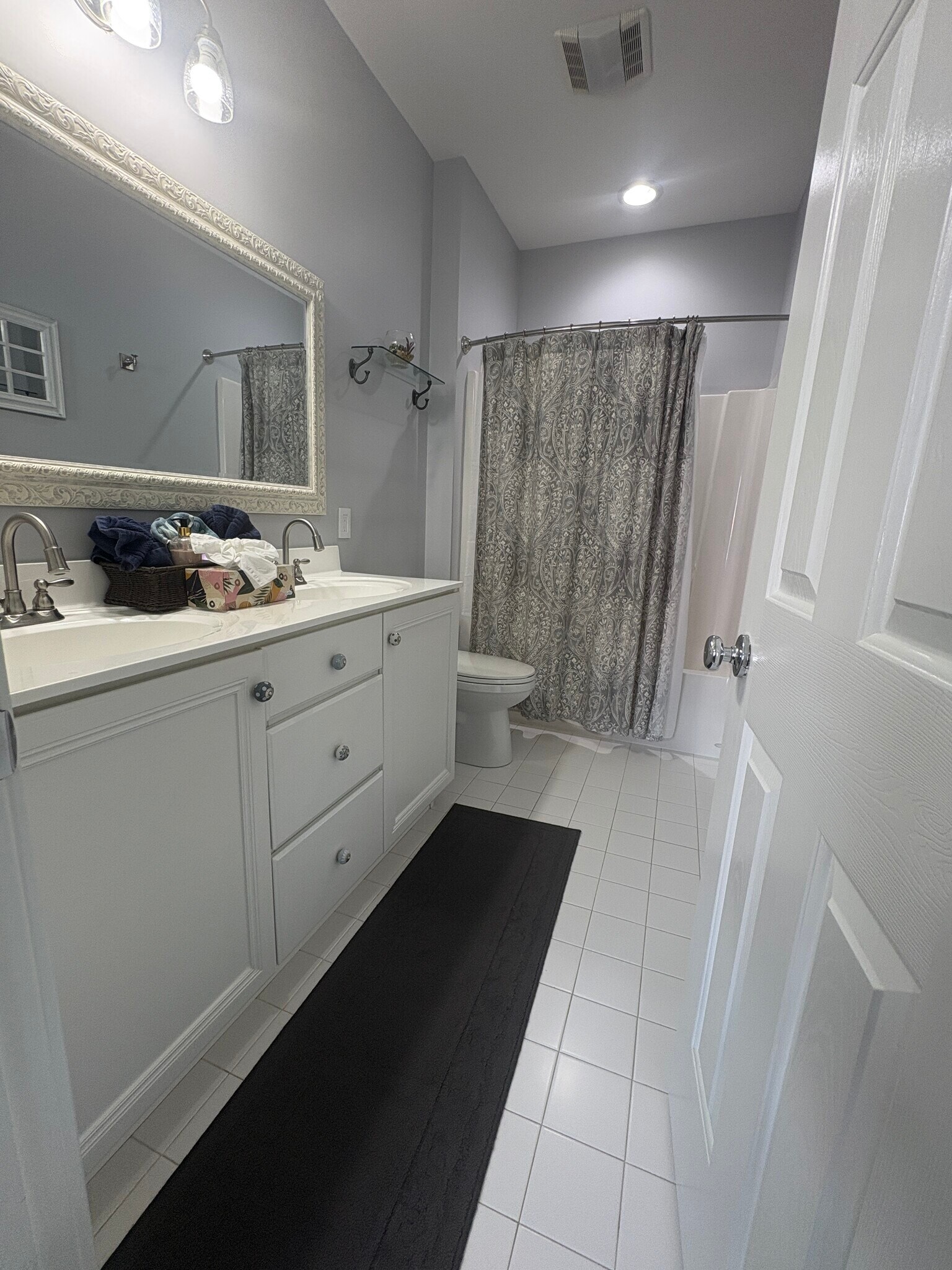 Bathroom 1 Floor 1 - 18879 Bethpage Dr