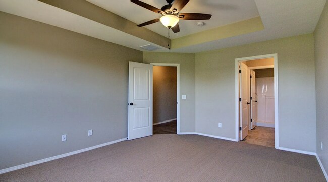 Building Photo - Fenced in 3 Bedroom Duplex in Monte Cristo