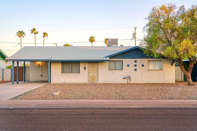 Building Photo - ASU Proximity Meets Comfort in This 4-Bedroom Tempe Home