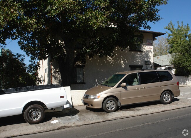 Building Photo - 10037 Samoa Ave