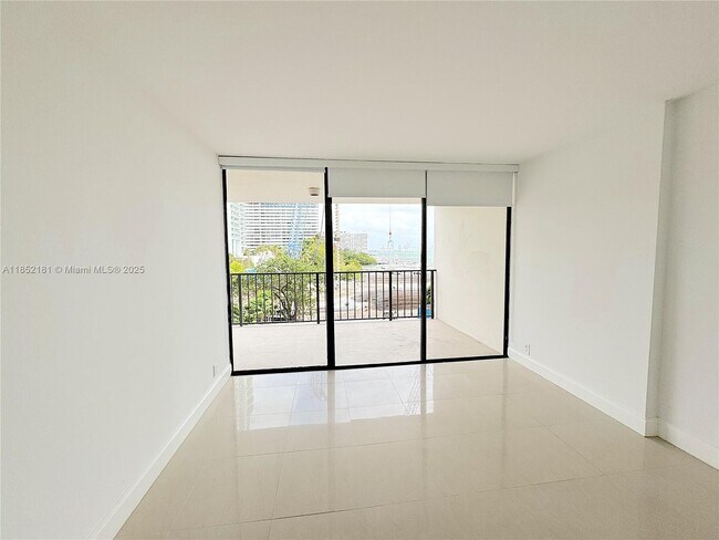 Building Photo - 1865 Brickell Ave