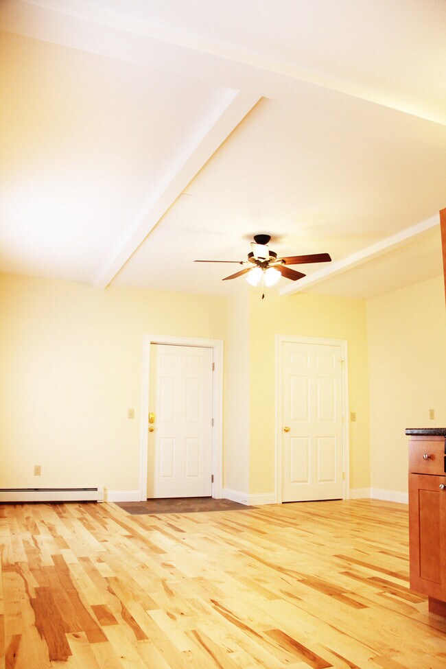 Building Photo - 51 N Champlain St