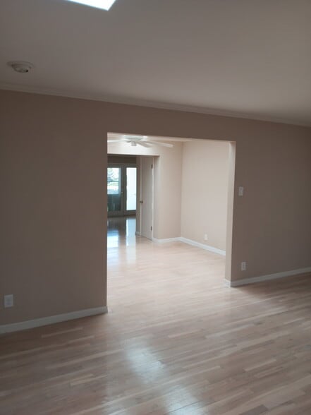 Building Photo - 309 Skyway Ln
