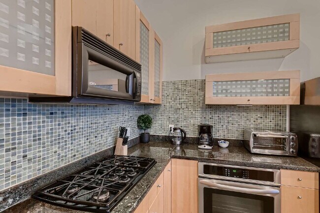 Building Photo - 2612 Carnarvon Ln