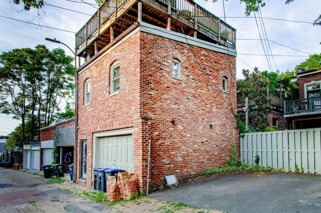 Building Photo - 610 8th St NE