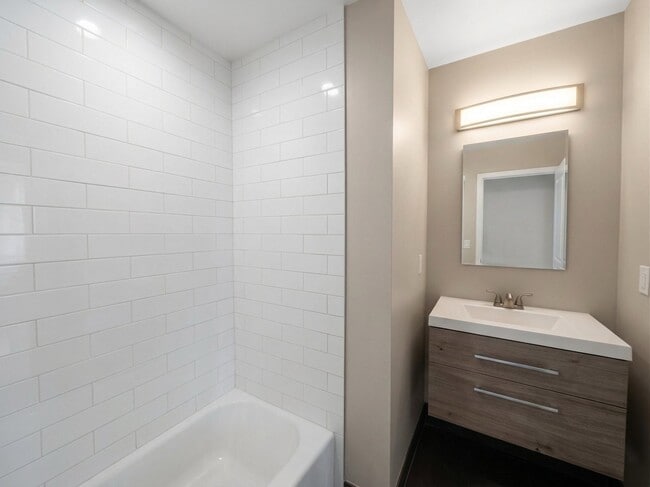 Building Photo - 420 6th St