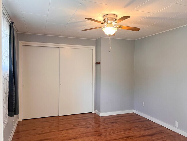 Building Photo - 1BD/1.5BA APT W/ GARAGE&YARD