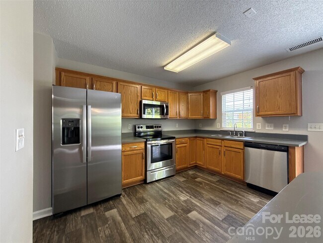 Building Photo - 1032 Meadowbrook Ln SW