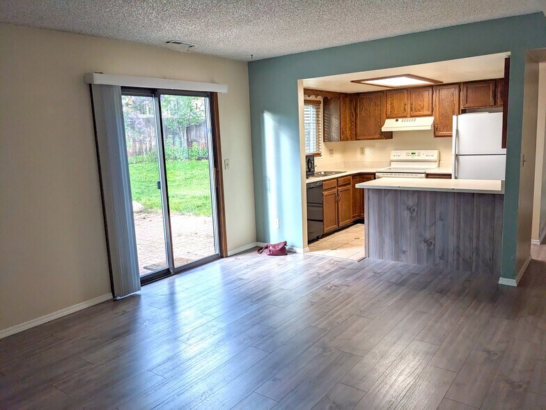 Building Photo - 6220 Pemberton Way