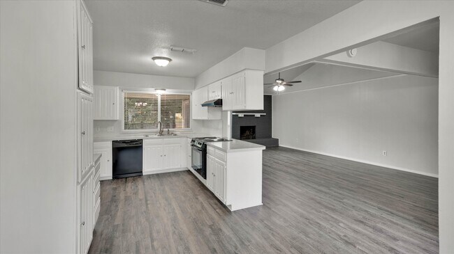 Building Photo - 1500 High Ridge Rd