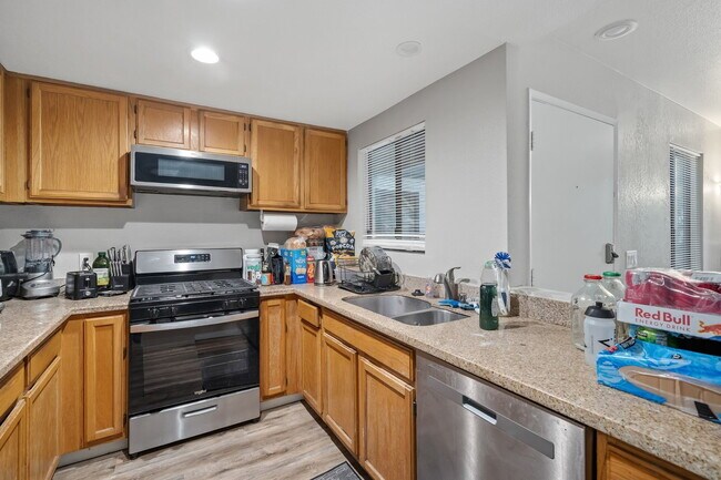 Building Photo - AVAILABLE JULY - 3 Bed / 2 Bath CLOSE TO CAL POLY