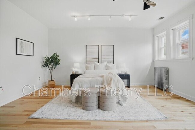 Building Photo - 136 R St NE