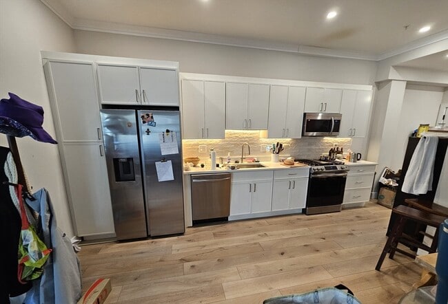 Building Photo - 9 Everett St