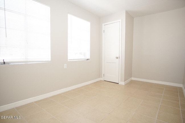 Building Photo - 3817 Thomason Ave