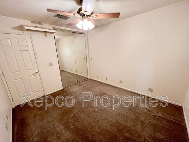 Building Photo - 420 N Villa Ct