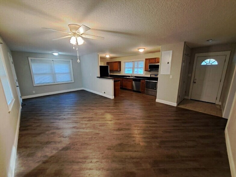Building Photo - 664 Mitscher Dr