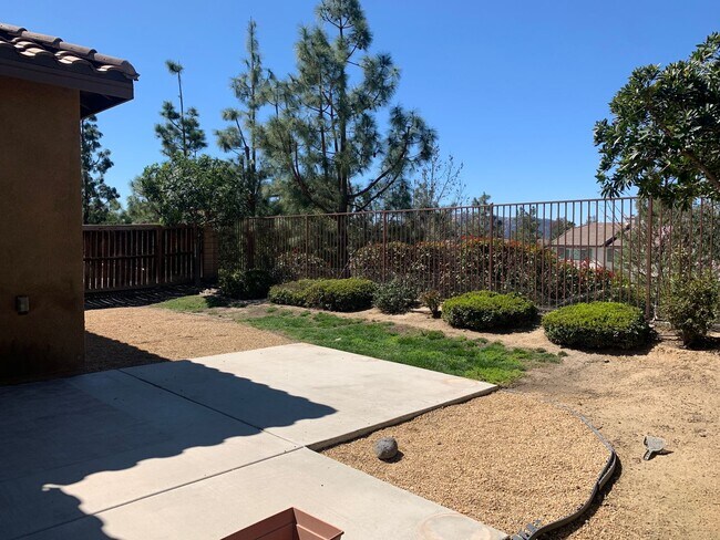 Building Photo - Single Story 3 bed 2 bath with Den