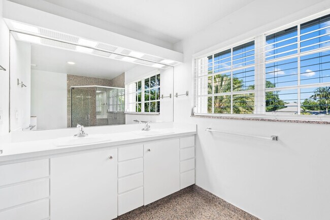 Building Photo - 2612 Marion Dr