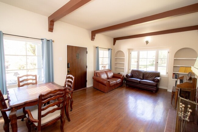 Building Photo - Exclusive 2 Bed/1 Bath Spanish-Style Home ...