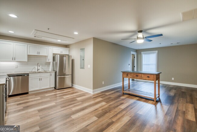 Building Photo - 224 Alcovy St