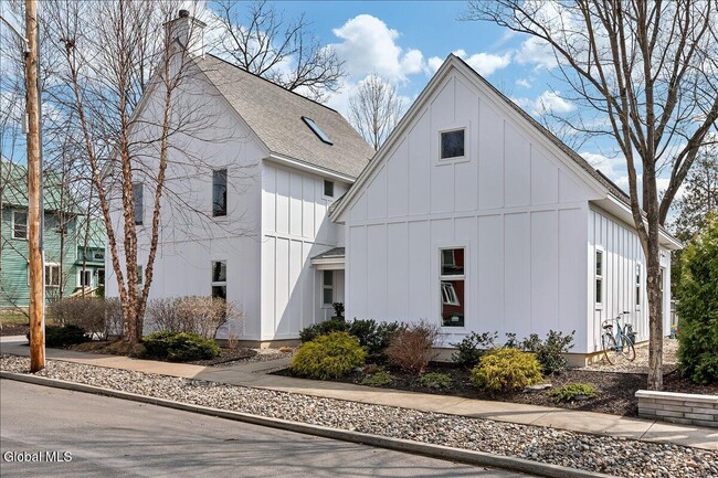 Building Photo - 18 Granite St