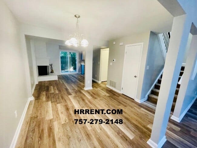 Building Photo - Beautiful recently Renovated 2 Bedroom 1.5...