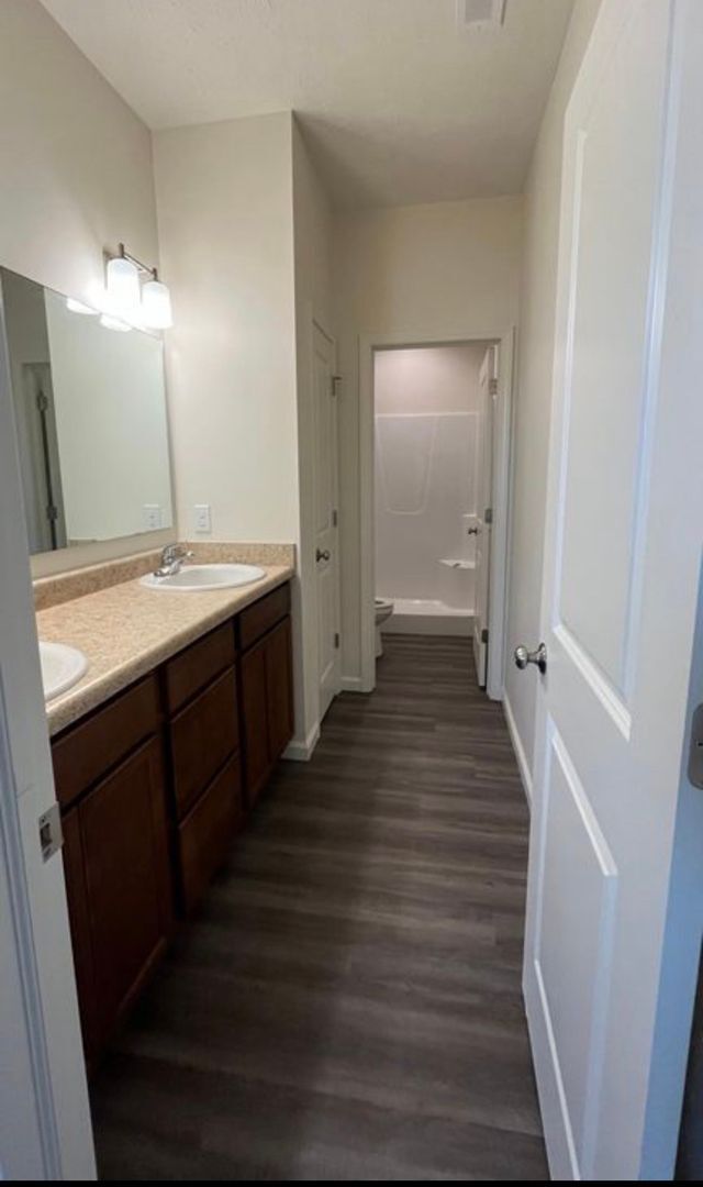 Building Photo - East Side - Newer Ranch Style House